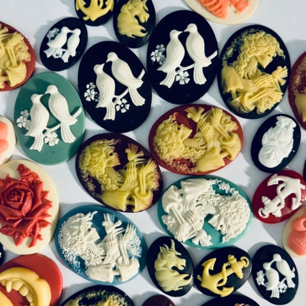28 pcs Random Hard Resin Cameos, NWT